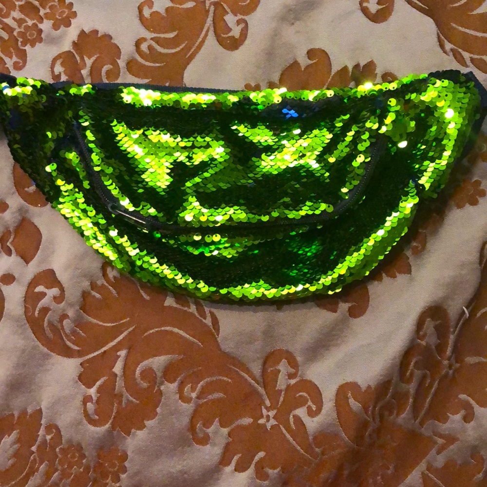 Green reversible sequined Fanny pack!